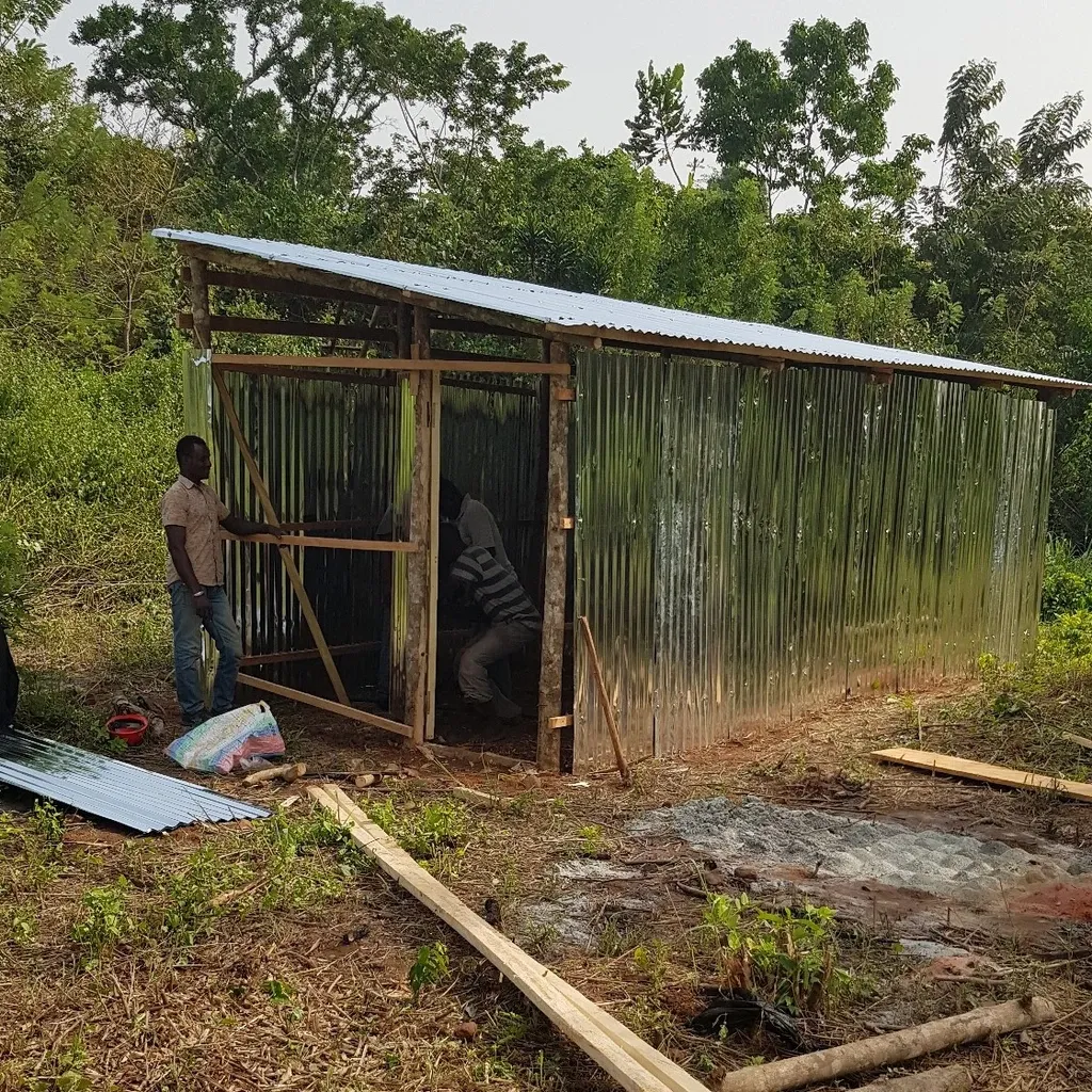 With great craftsmanship a first building went up in no time