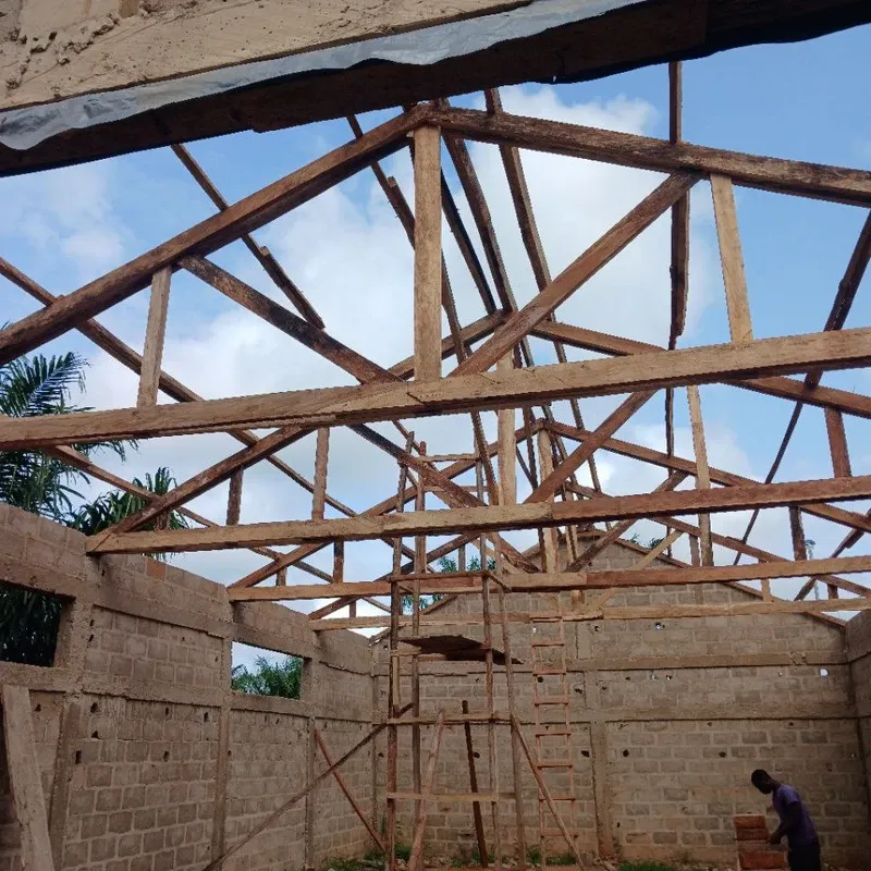 The carpenters work with few tools: handsaw, hammer, string, tape measure and lots of nails