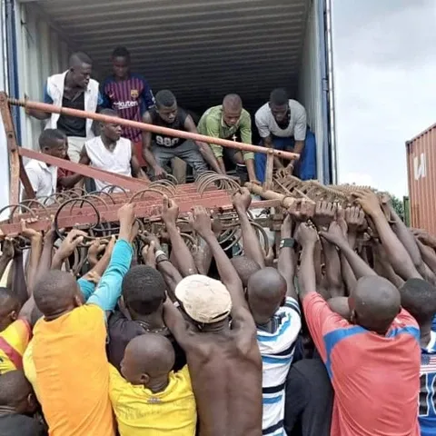 Kleinbauern bei der Feldarbeit in Togo